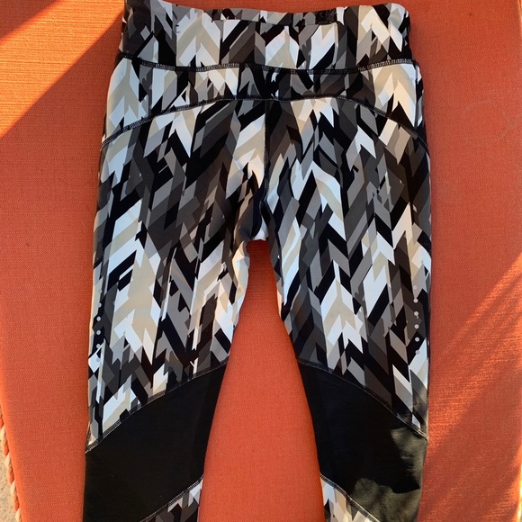 Nike Dri-Fit Capris - Picture 6 of 7